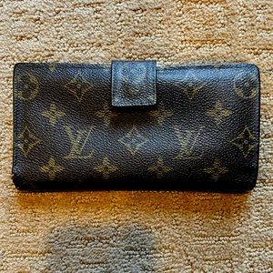 AUTHENTIC Women’s Louis Vuitton Wallet